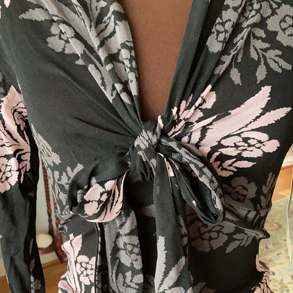 NWT Karen Kane Dream Girl Long sleeves floral sheer blouse - Picture 2 of 8